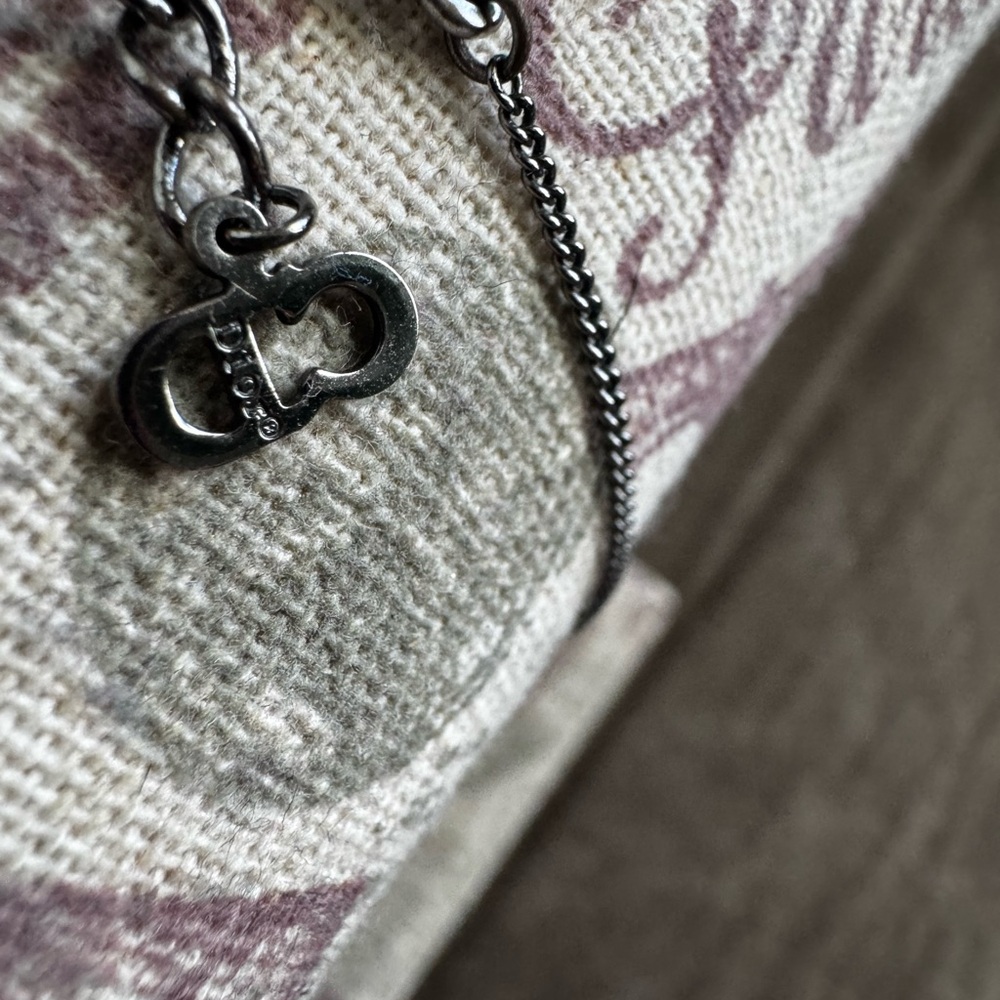 Dior Logo Plate Necklace - Picture 5 of 6
